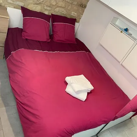 Parisian Pantheon Apartment: Retreat Paris