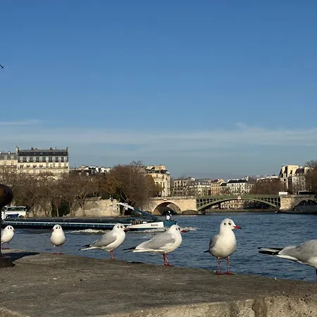 Parisian Pantheon Apartment: Retreat Apartment Paris